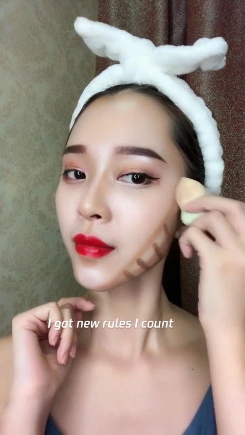 脸小的网红,揭秘网红小脸的秘诀与时尚穿搭”