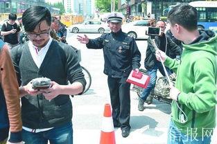 网红出差警察热议,揭秘警界新现象背后的故事