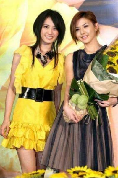 娱乐圈脚小女明星,轻盈舞步，魅力四溢